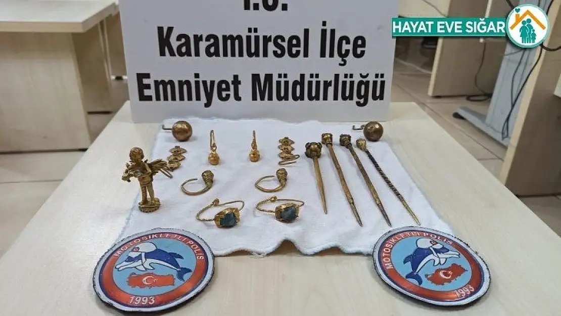 Polis ekiplerinin şüphelendiği araçtan 15 adet tarihi eser çıktı