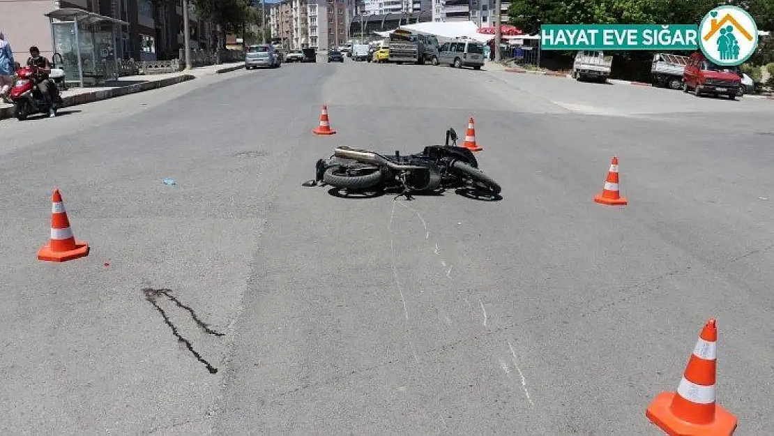 Polis memuru motosikletin devrilmesi sonucu yaralandı