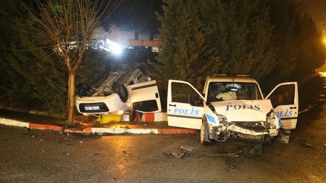 Polis otosu ile araç çarpıştı: 1'i polis 2 kişi yaralandı