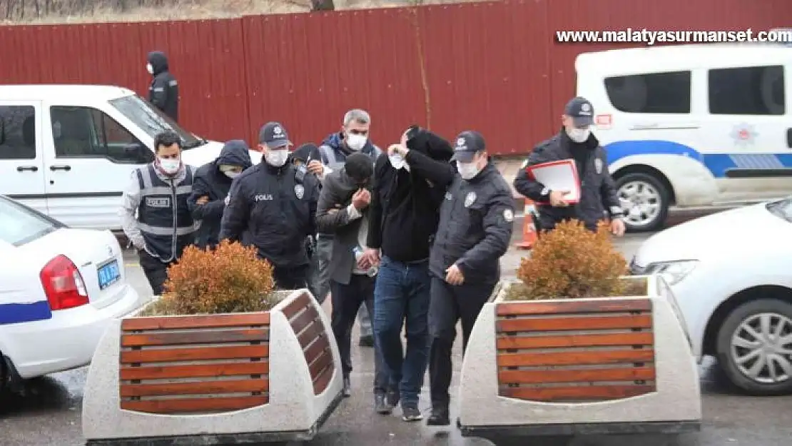 Polis tarafından suçüstü yapılan 4 şüpheli gözaltına alındı