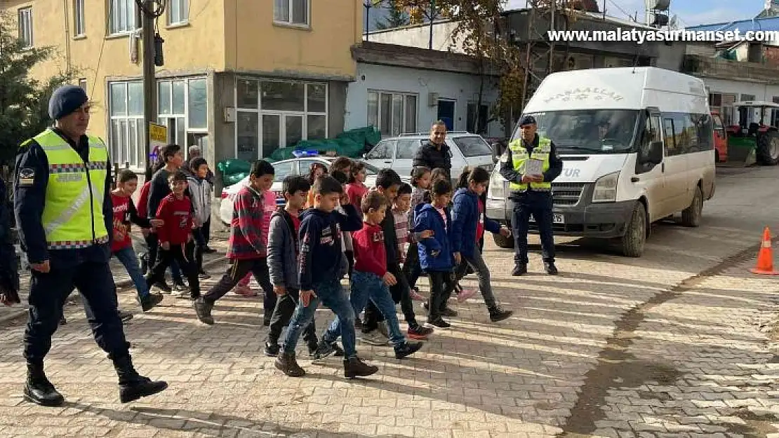 Polis ve jandarmadan çocuklara trafik eğitimi