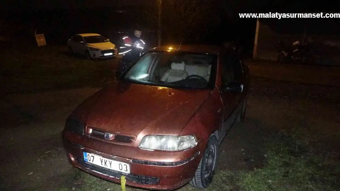 Polisin 'dur' ihtarına uymayan 2 kişi aracı terk edip kaçtı