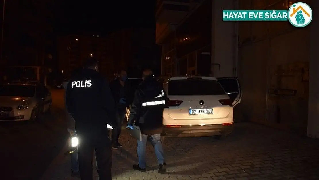 Polisin 'dur' ihtarına uymayarak kaçtı, aracının içinden 2 adet pompalı tüfek çıktı