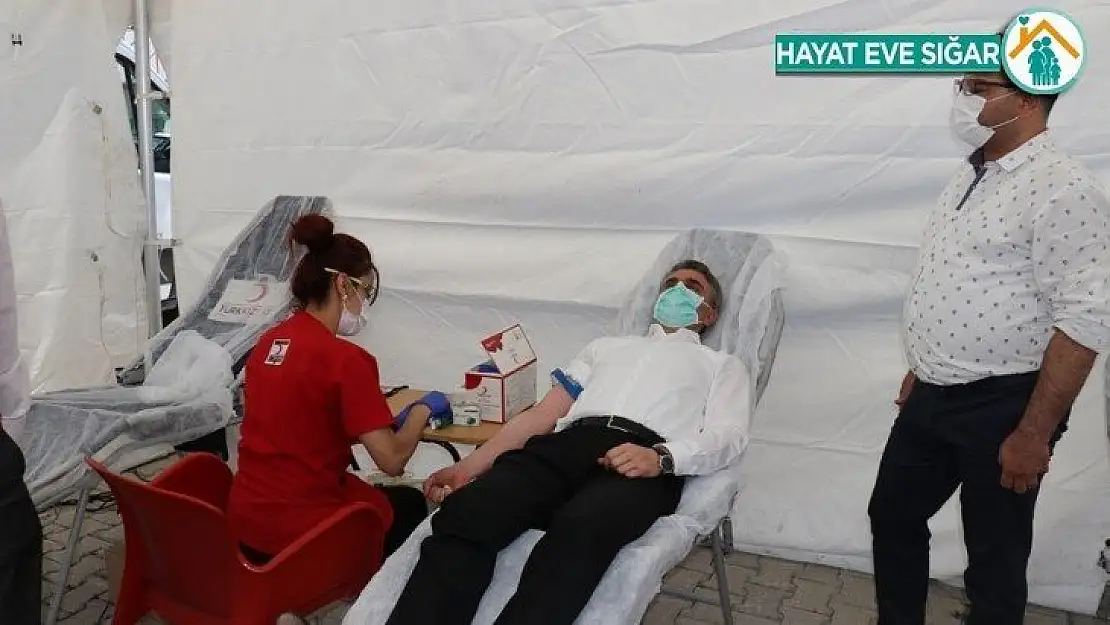Polislerden 15 Temmuz anısına kan bağışı