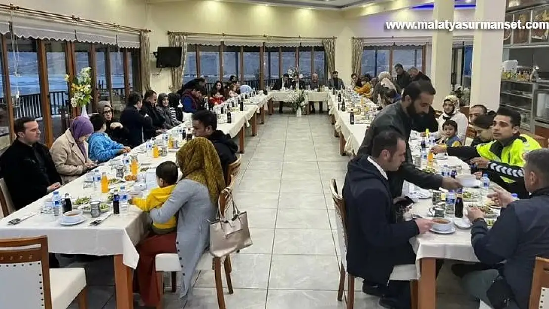 Polislerle iftarda buluştu