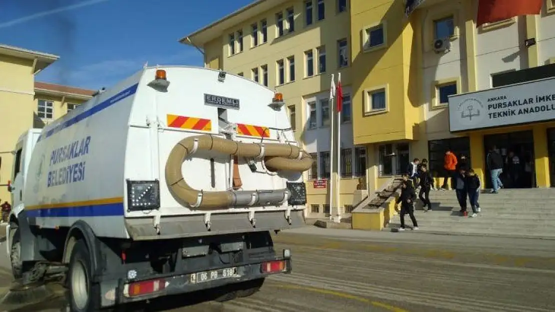 Pursaklar'da okul bahçeleri temizleniyor