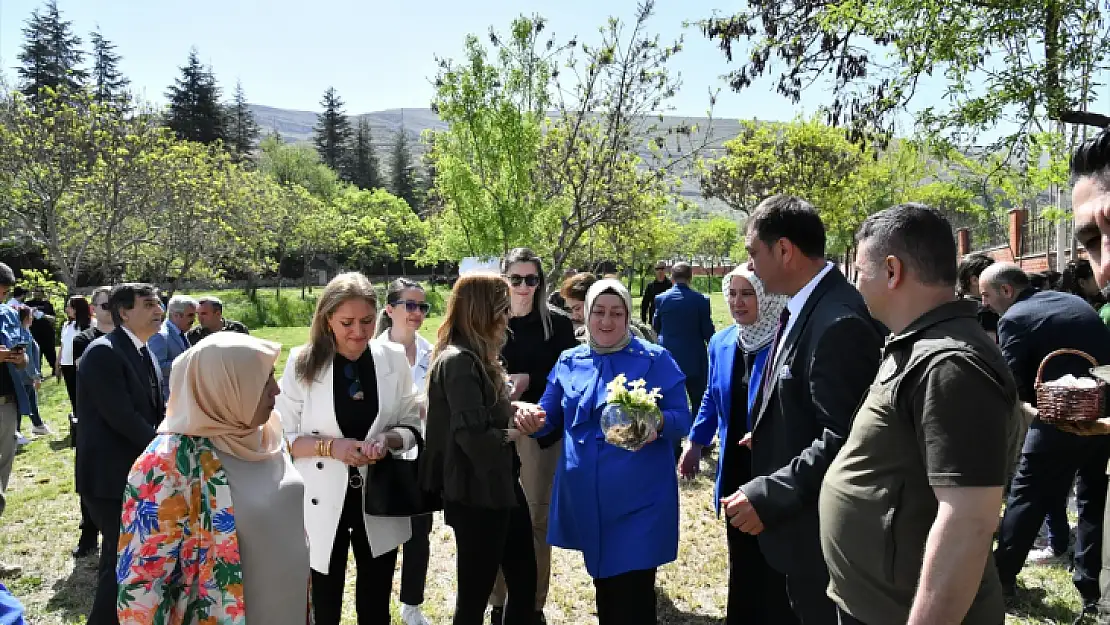 Pütürge yöresine ait Peşmen Nevruzu tabiat parkına dikildi