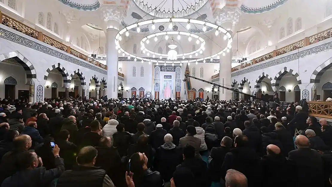 Ramazanın müjdecisi Berat Kandili bu gece idrak edilecek