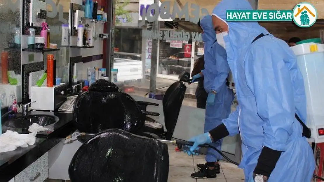 Randevu listeleri dolan berberler dezenfekte edildi, açılmayı bekliyor