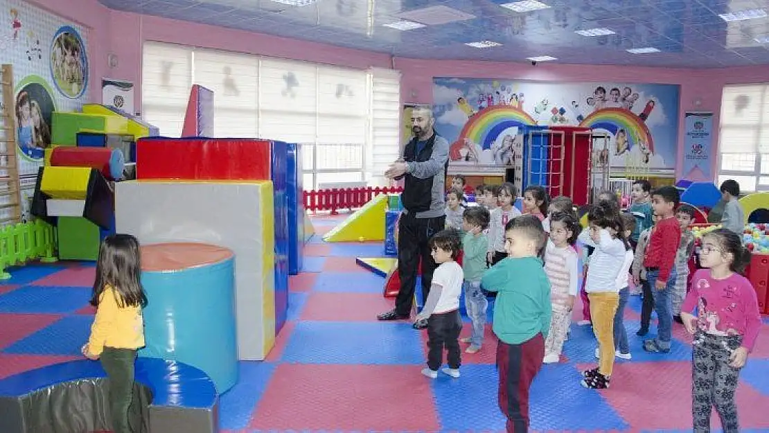 Randevulu olarak ana okullarına hizmet veriyor