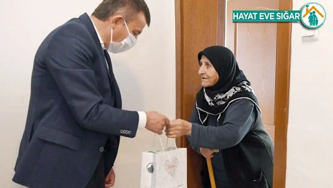 Rengârenk çiçeklerine kavuştu