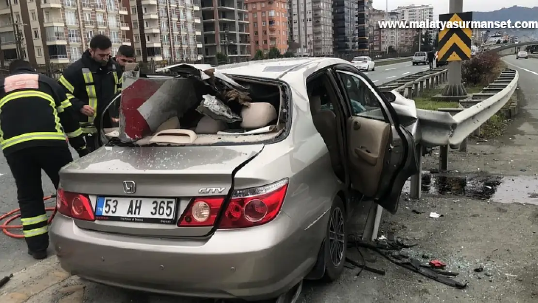 Feci kaza: Bariyer aracın ön camından girip arka camdan çıktı