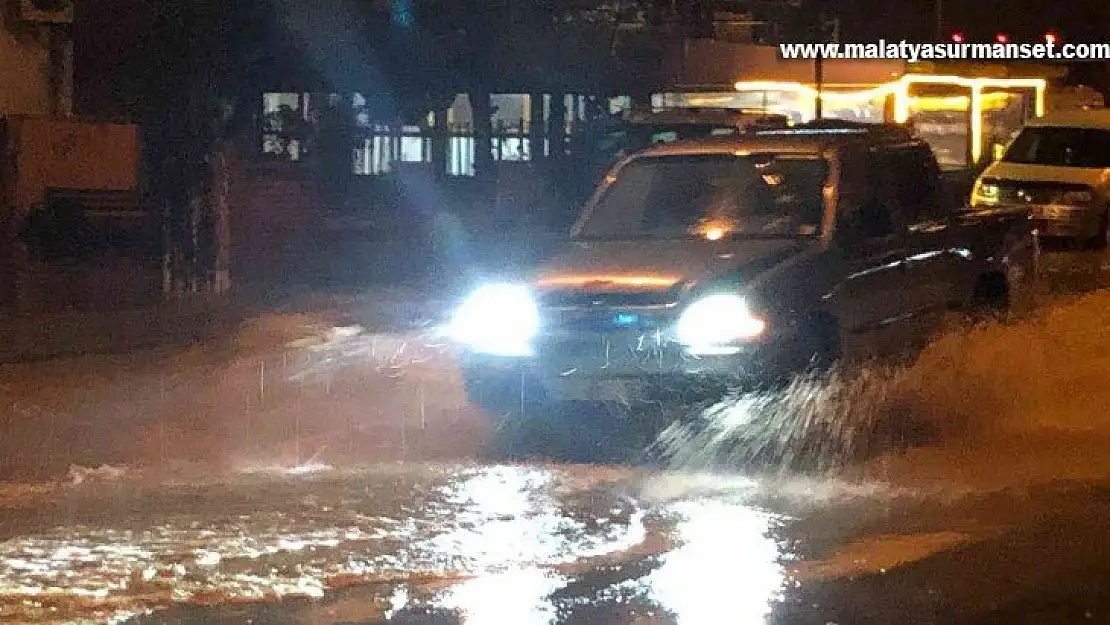 Rize'de şiddetli yağış su baskınlarına neden oldu