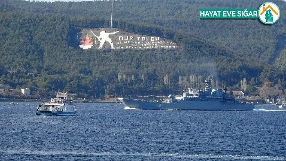 Rus savaş gemisi 'Novocherkassk' Çanakkale Boğazı'ndan geçti