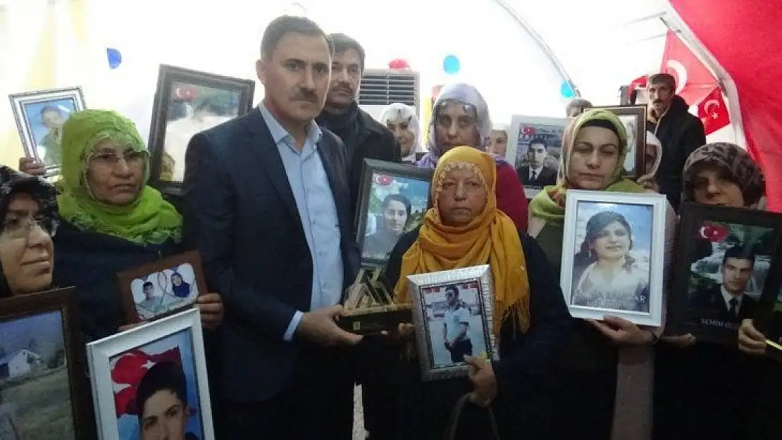 Sağlık-Sen'den evlat nöbetindeki ailelere destek ziyaret