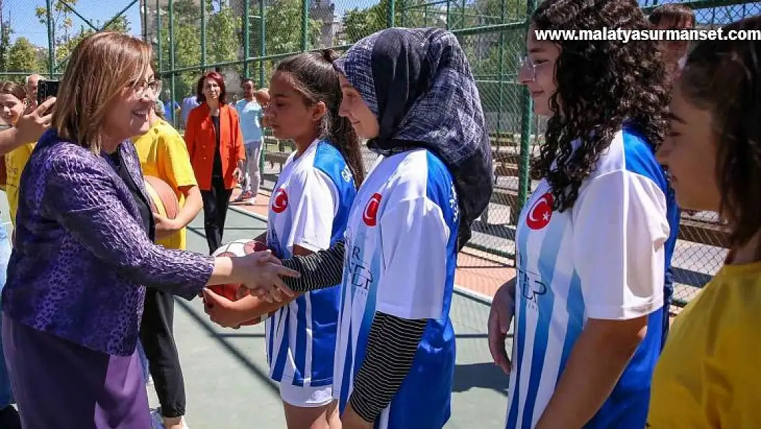 Şahin'den yaz kurslarından yararlanan çocuklara ziyaret