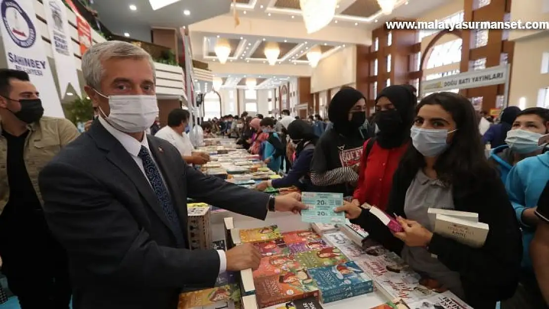 Şahinbey Belediyesi'nden 50 bin öğrenciye 80 TL değerinde kitap hediye çeki