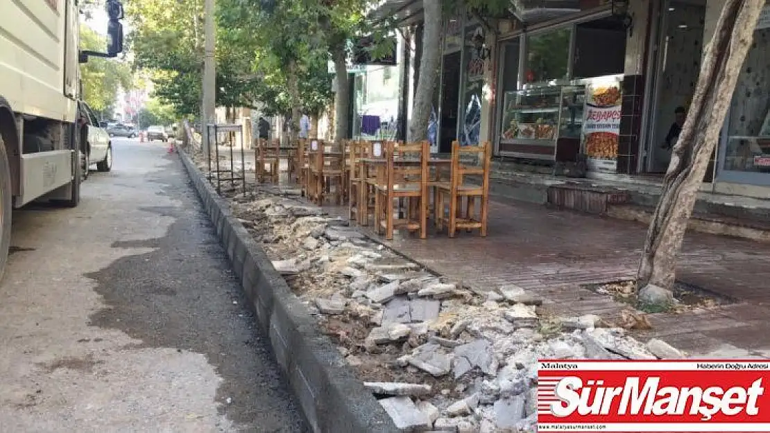 Sakarya Caddesi'nde kaldırım çalışması