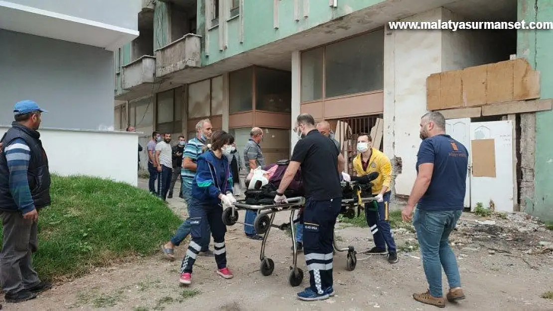 Sakarya'da 5 katlı binadan düşen kadın hayatını kaybetti