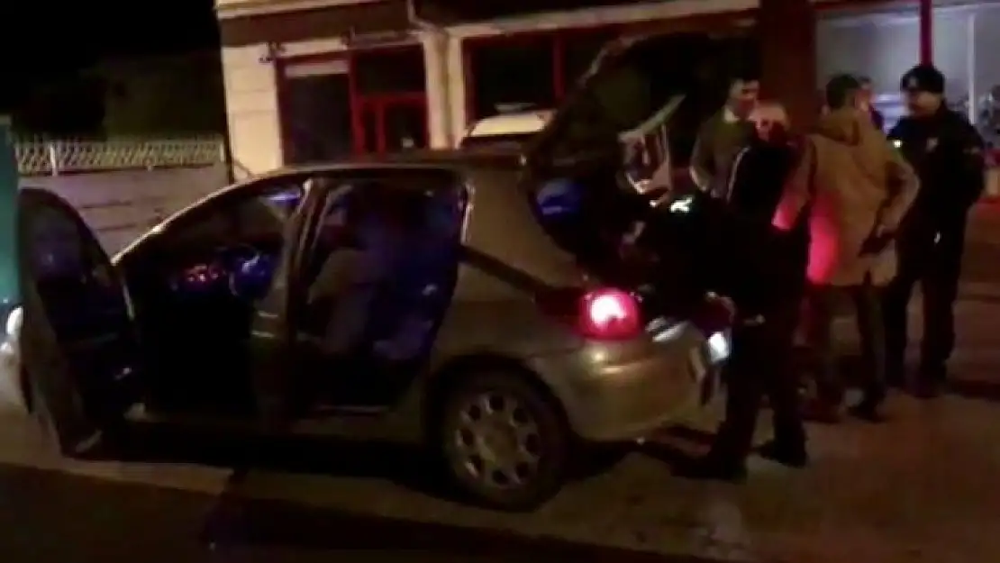 Sakarya polisi çok sayıda uyuşturucu ve silah ele geçirdi