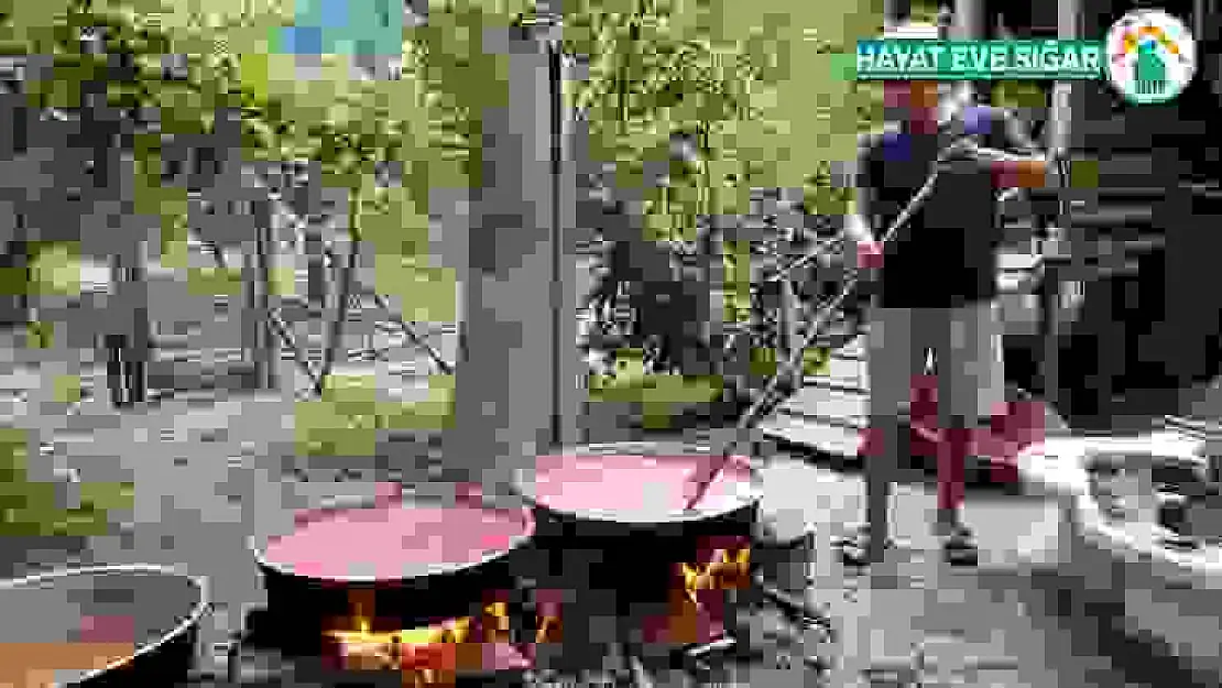 Salçaya erkek eli değdi