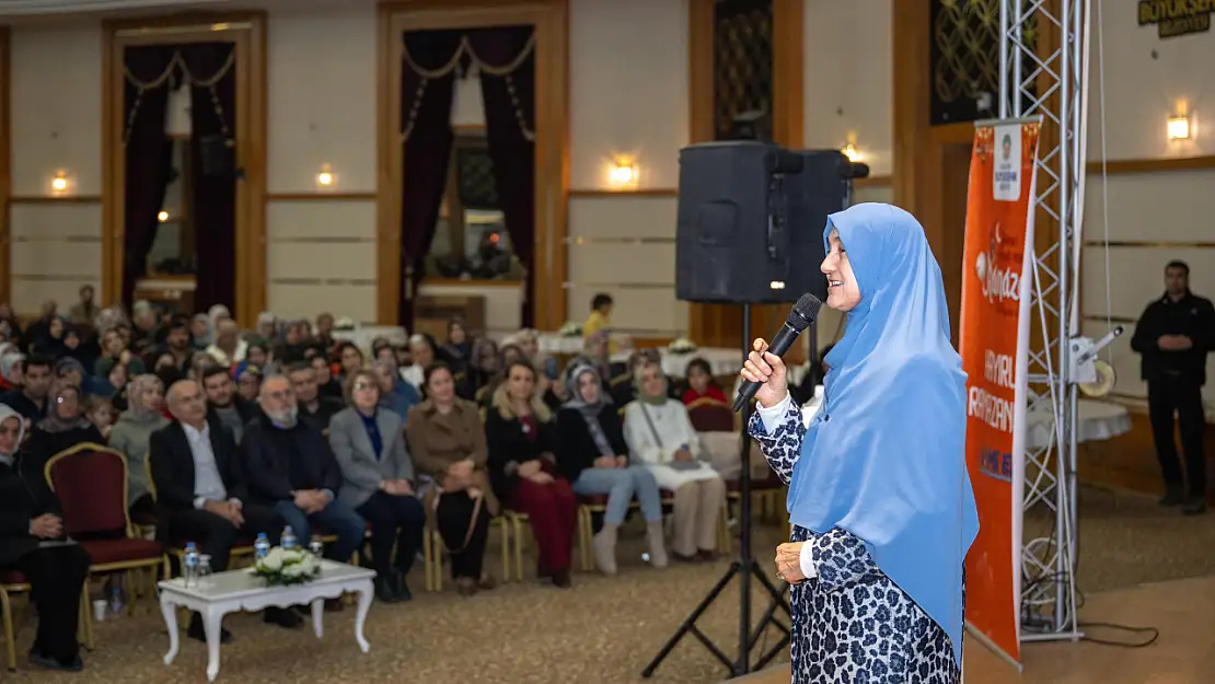 Saliha Erdim Ramazan'a Özel Bir Konferansla Gönüllere Dokundu