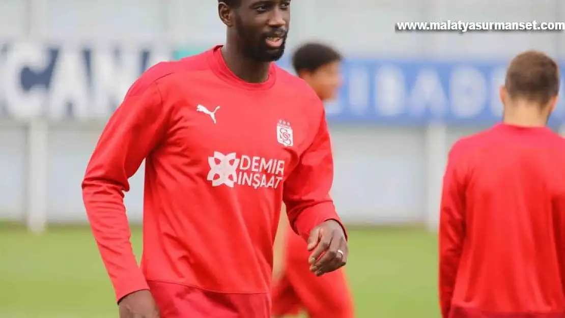 Samba Camara, 2 yıl daha Sivasspor'da