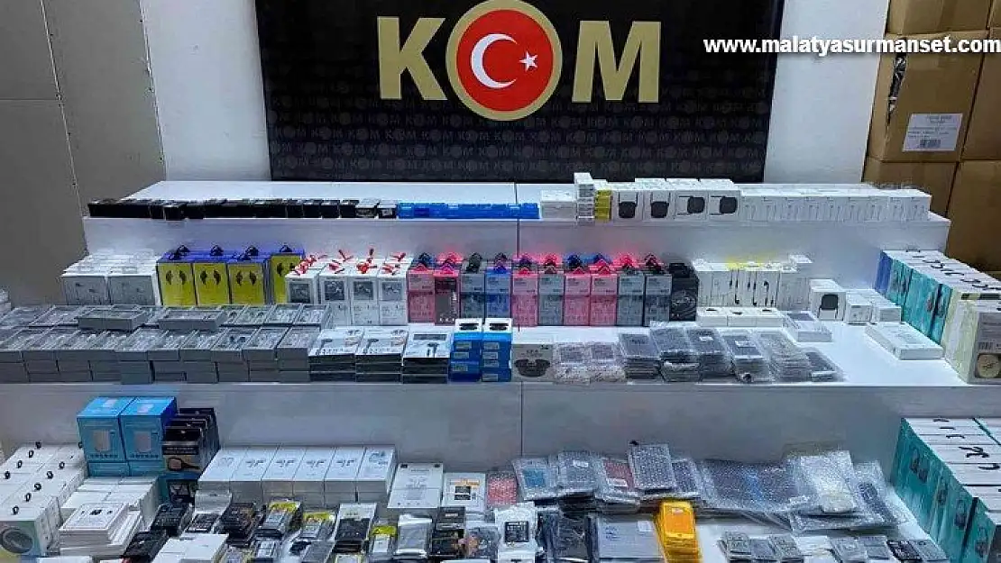 Samsun'da 925 kaçak telefon aksesuarına el konuldu