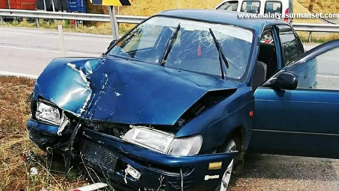 Samsun'da kavşakta iki otomobil çarpıştı: 5 yaralı