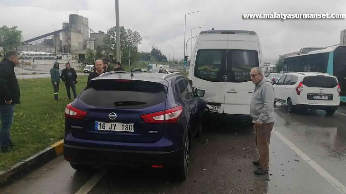 Samsun'da kırmızı ışıkta zincirleme kaza: 3 yaralı