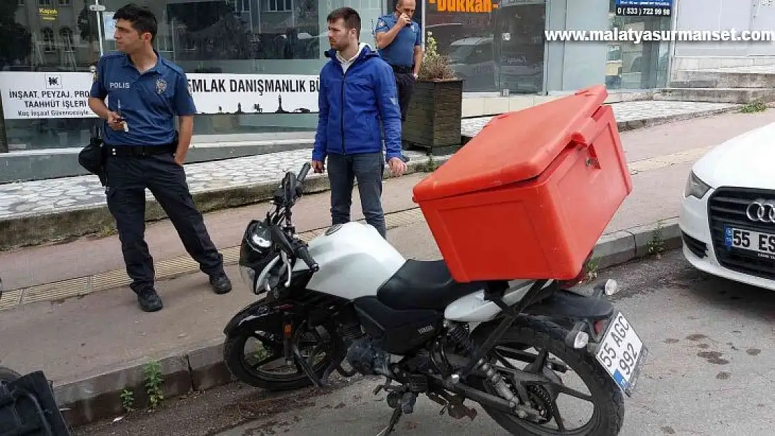 Samsun'da motosiklet yayaya çarptı: 2 yaralı