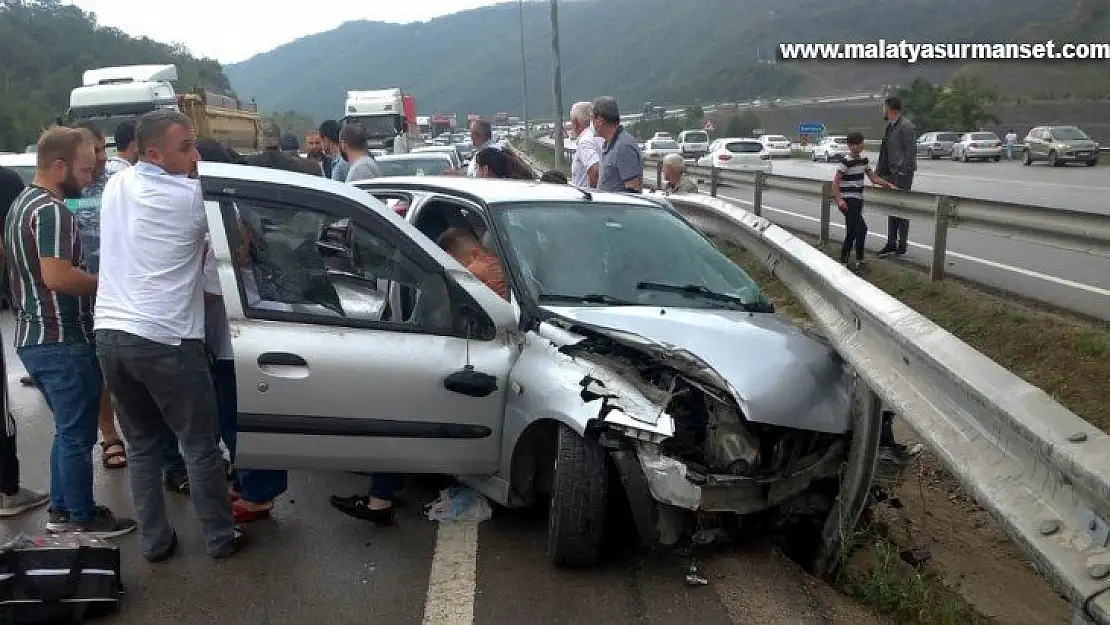 Samsun'da otomobil bariyere çarptı: 1 ölü, 2 yaralı