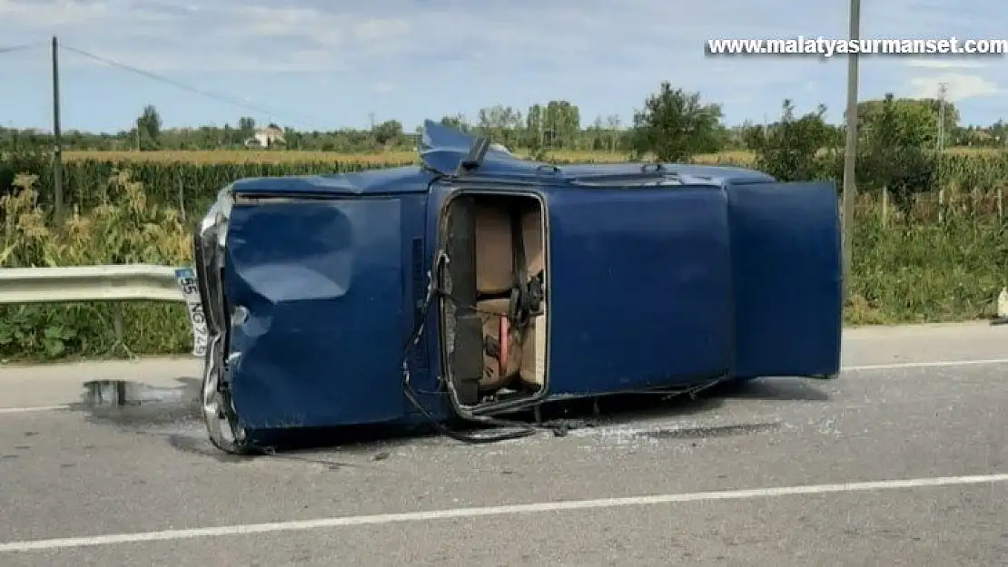 Samsun'da otomobil ile traktör çarpıştı: 2 yaralı