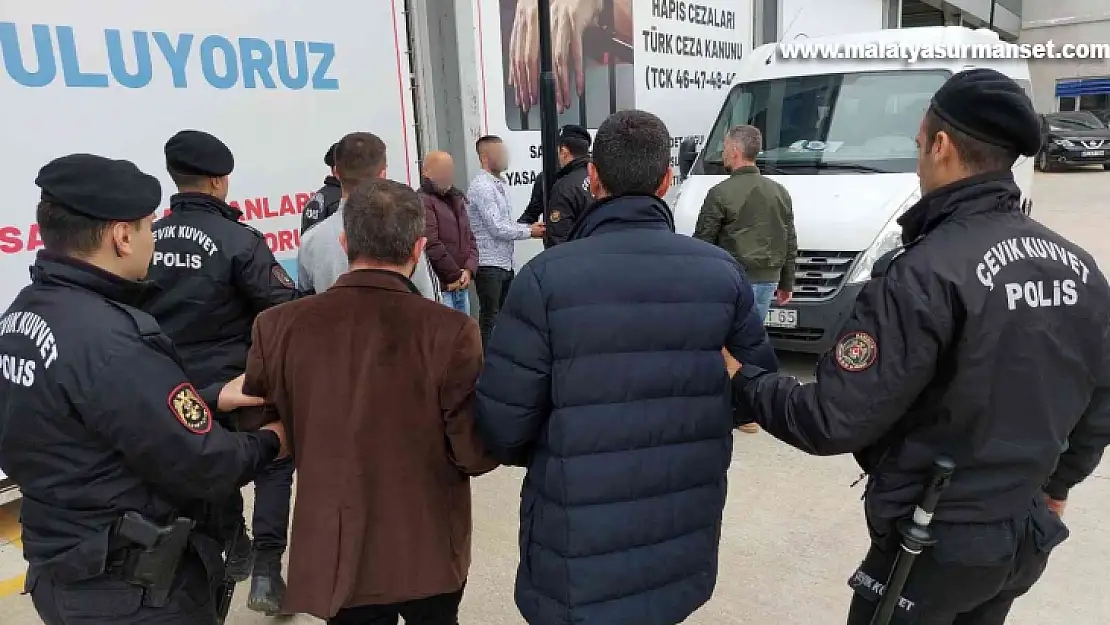 Samsun'da uyuşturucu ticaretinden gözaltına alınan 5 kişi adliyeye sevk edildi