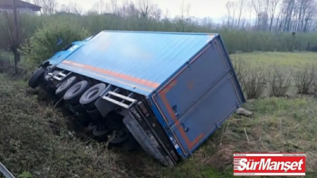 Samsun'da kargo kamyonu şarampole yuvarlandı: 1 yaralı