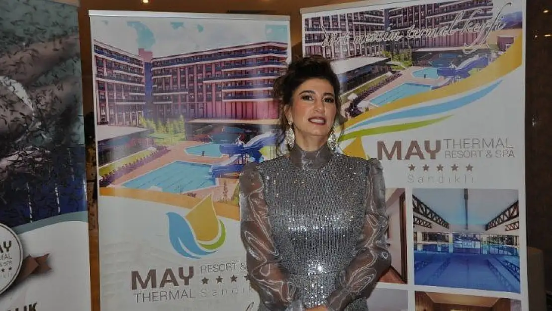Sandıklı'da yılbaşı akşamı Nadide Sultan rüzgarı esti