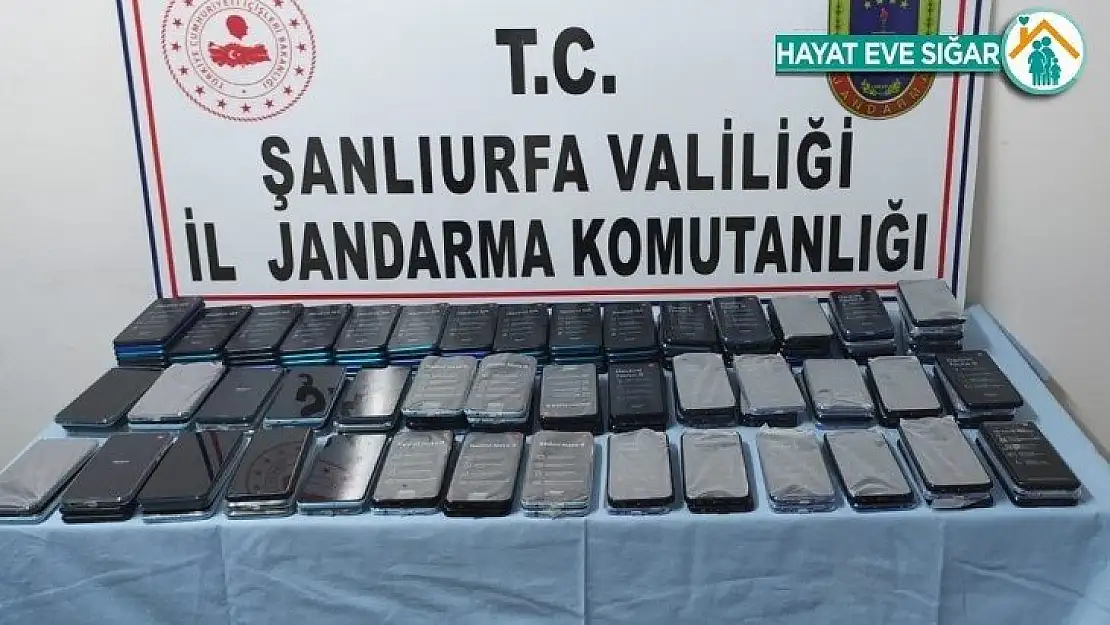 Şanlıurfa'da 157 gümrük kaçağı telefon ele geçirildi