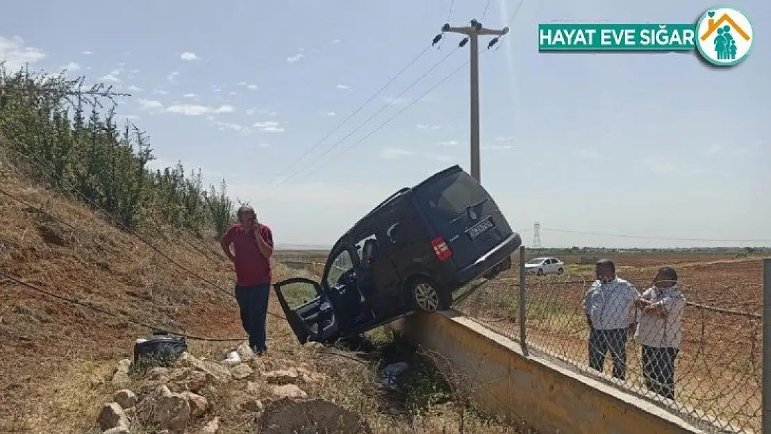 Şanlıurfa'da araç şarampole devrildi: 5 yaralı