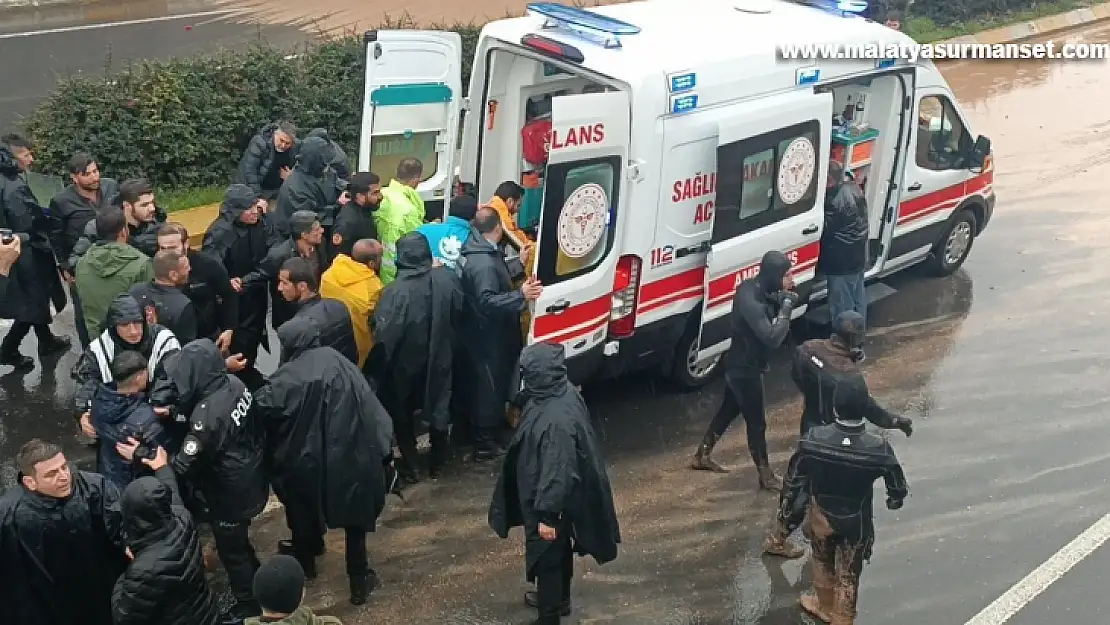 Şanlıurfa'da sel sularının arasında bir kişinin cansız bedenine ulaşıldı