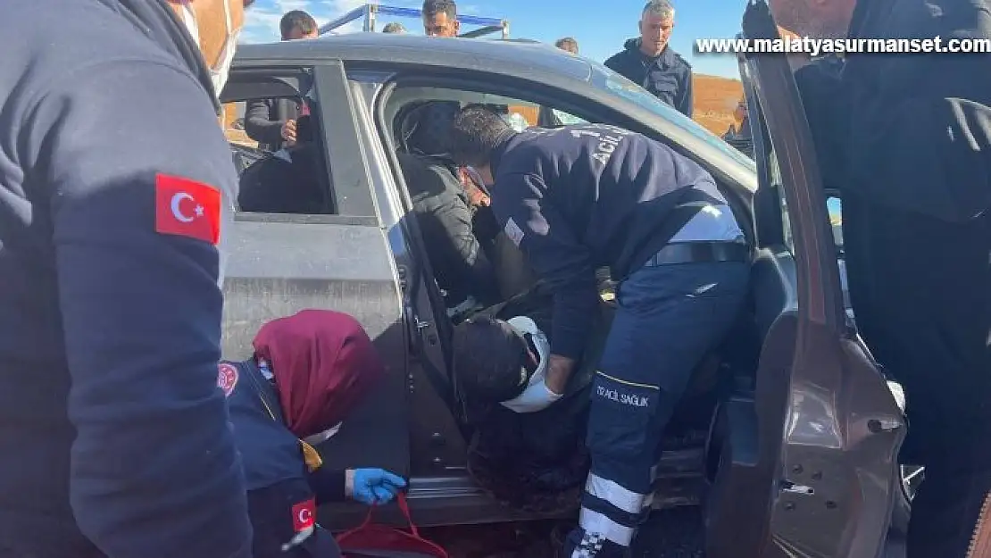 Şanlıurfa'da tır, kamyonet ve otomobil çarpıştı: 1'i asker 3 yaralı