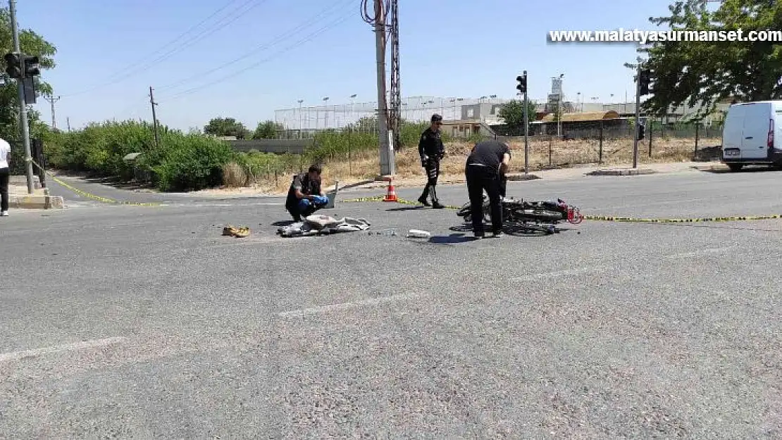 Şanlıurfa'da tıra çarpan motosikletin sürücüsü öldü