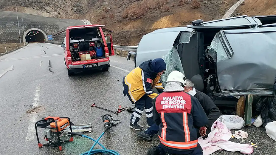 Şarampole Devrilen Otomobildeki 1 Kişi Öldü 3 Kişi Yaralandı