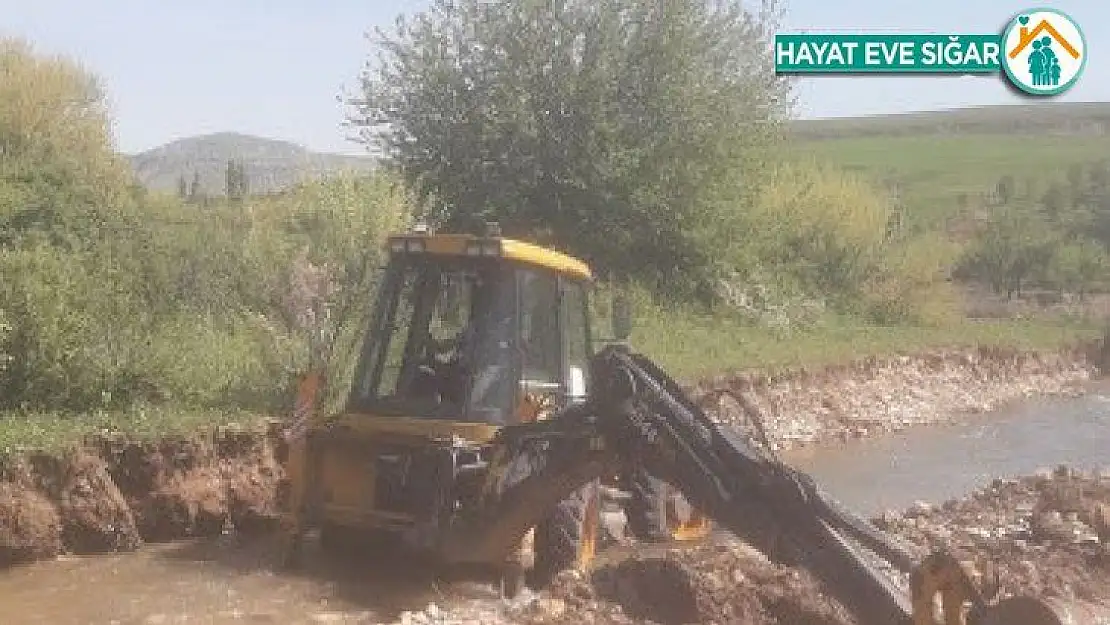 Sarıçanak deresinde ıslah çalışması yapıldı