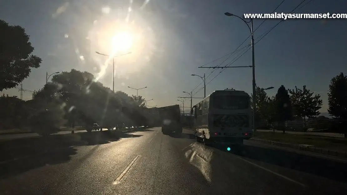 Şasesi kırık kamyonet trafikte tehlike saçtı