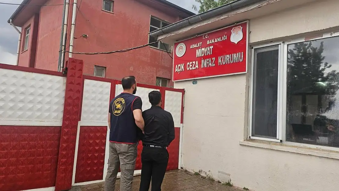 Sazın Telleri Yerine Kelepçe Firari Hükümlü Düğünde Yakalandı