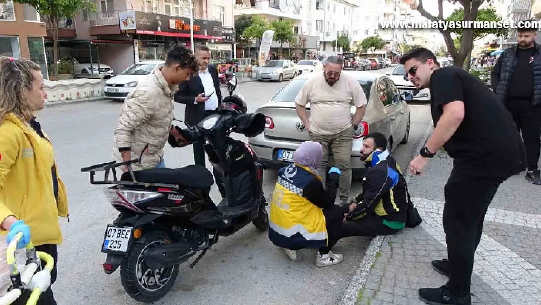 Scooter ile motosiklet çarpıştı: Motosikletteki 2 kişi yaralandı