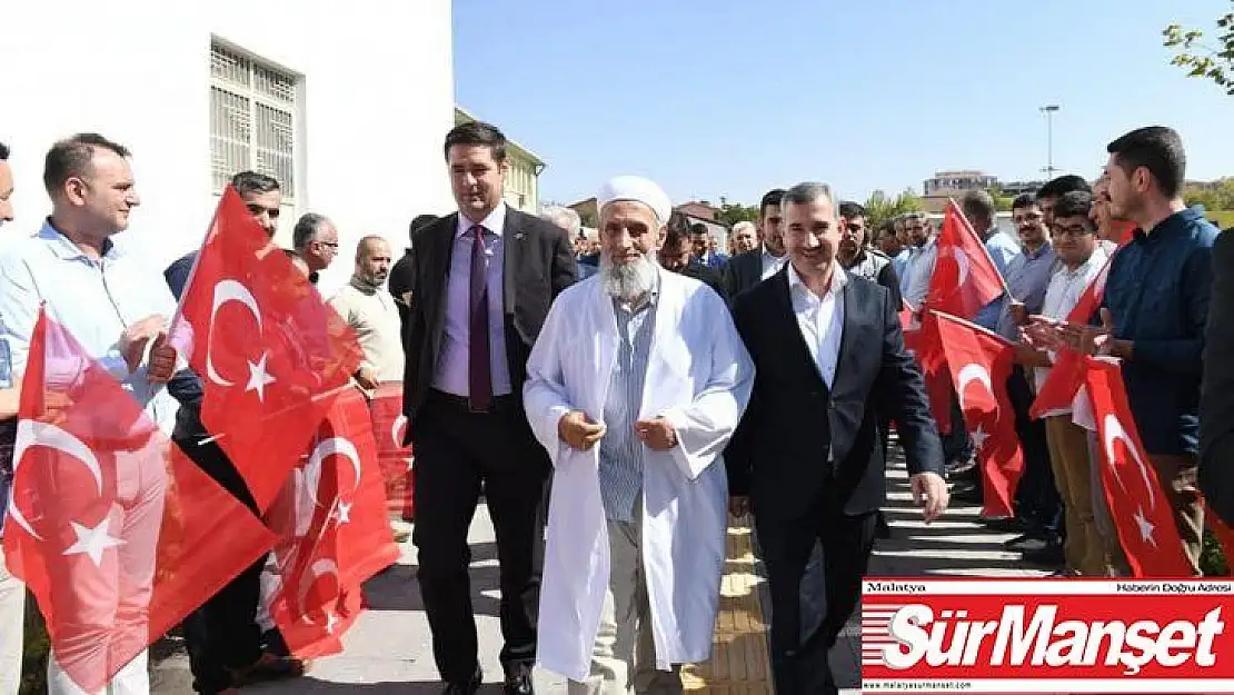 Şehit aileleri Türk bayrakları ve güllerle karşılandı