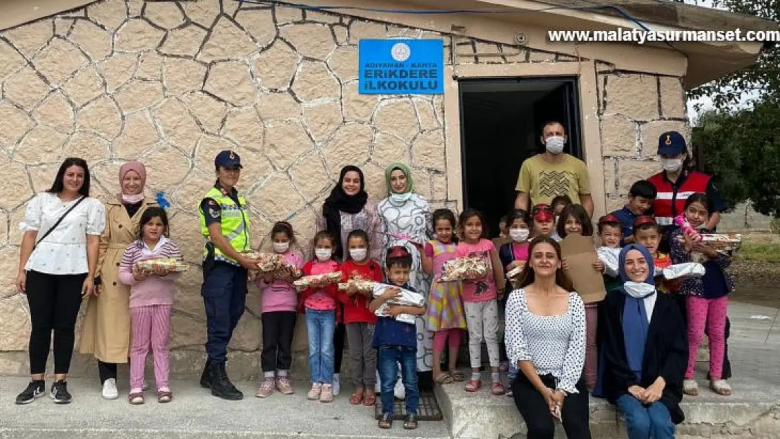 Şehit eşi ve gençlerden köy okulu öğrencilerine yardım