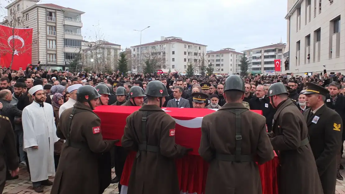 Şehit Piyade Sözleşmeli Er Kemal Aslan Elazığ'da son yolculuğuna uğurlandı