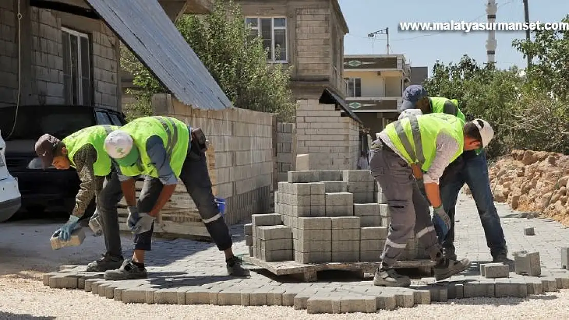 Şehitkamil'de 2 mahalleye parke taşı